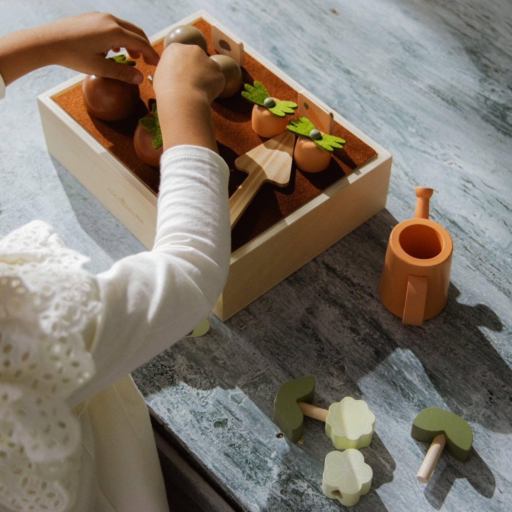 SPEELGOED-COCO-VILLAGE-TUIN-MOESTUIN-ROLLENSPEL-MARKT-KRAAM-KEUKEN-KIDS-JONGEN-MEISJE-HOUTEN-DUURZAAM-CADEAU-GIFT-7