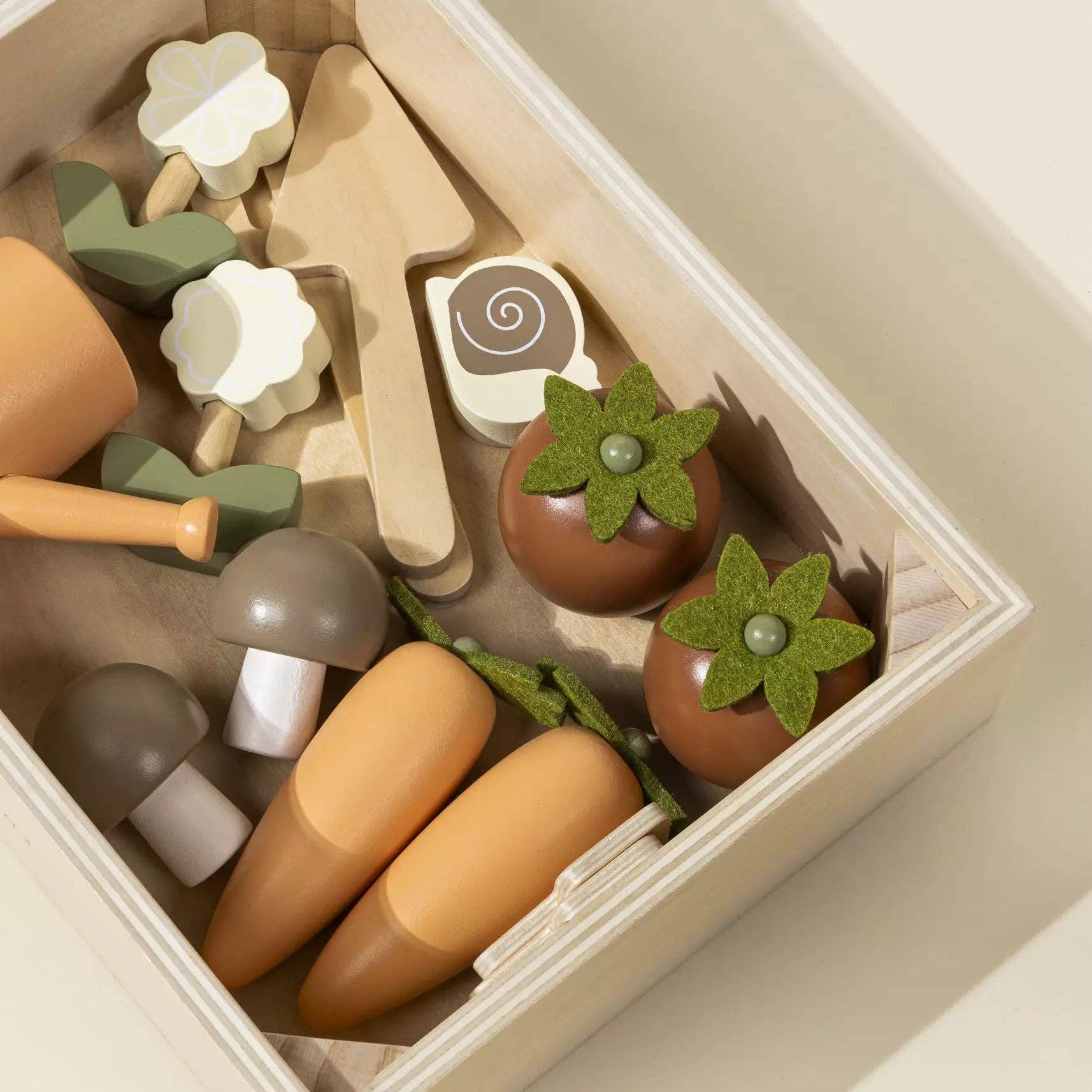 SPEELGOED-COCO-VILLAGE-TUIN-MOESTUIN-ROLLENSPEL-MARKT-KRAAM-KEUKEN-KIDS-JONGEN-MEISJE-HOUTEN-DUURZAAM-CADEAU-GIFT-11