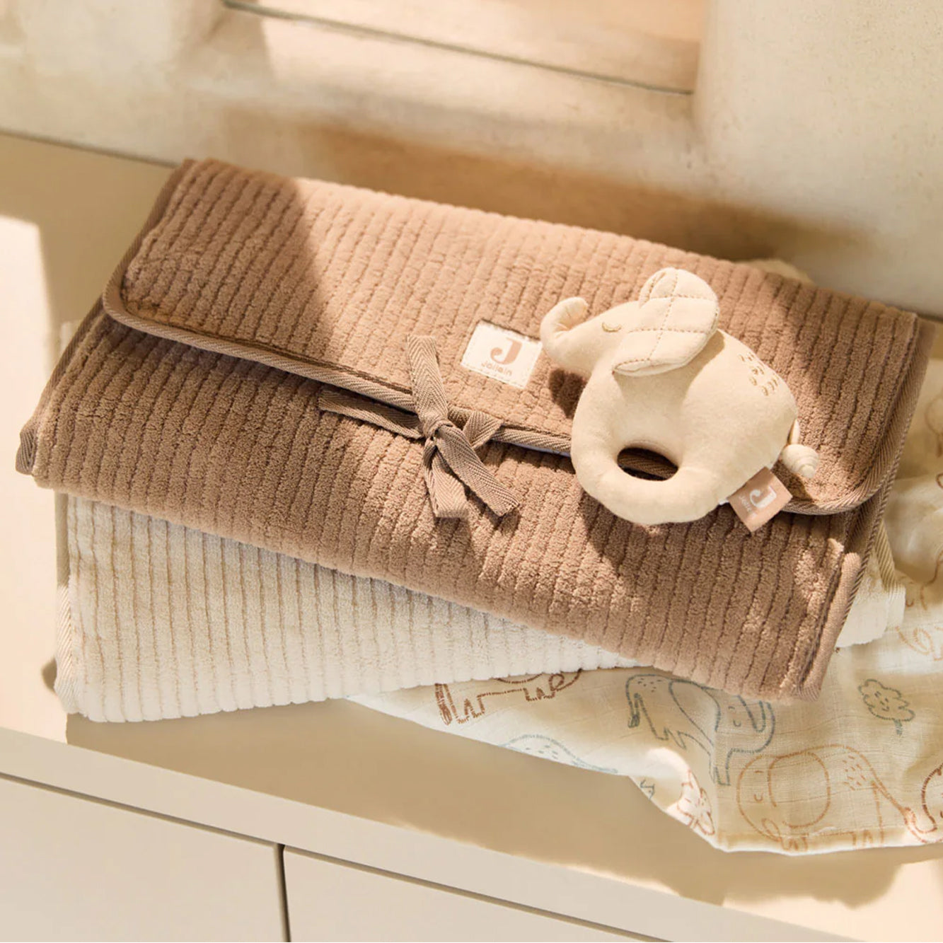 Elephant Tales - Rammelaar