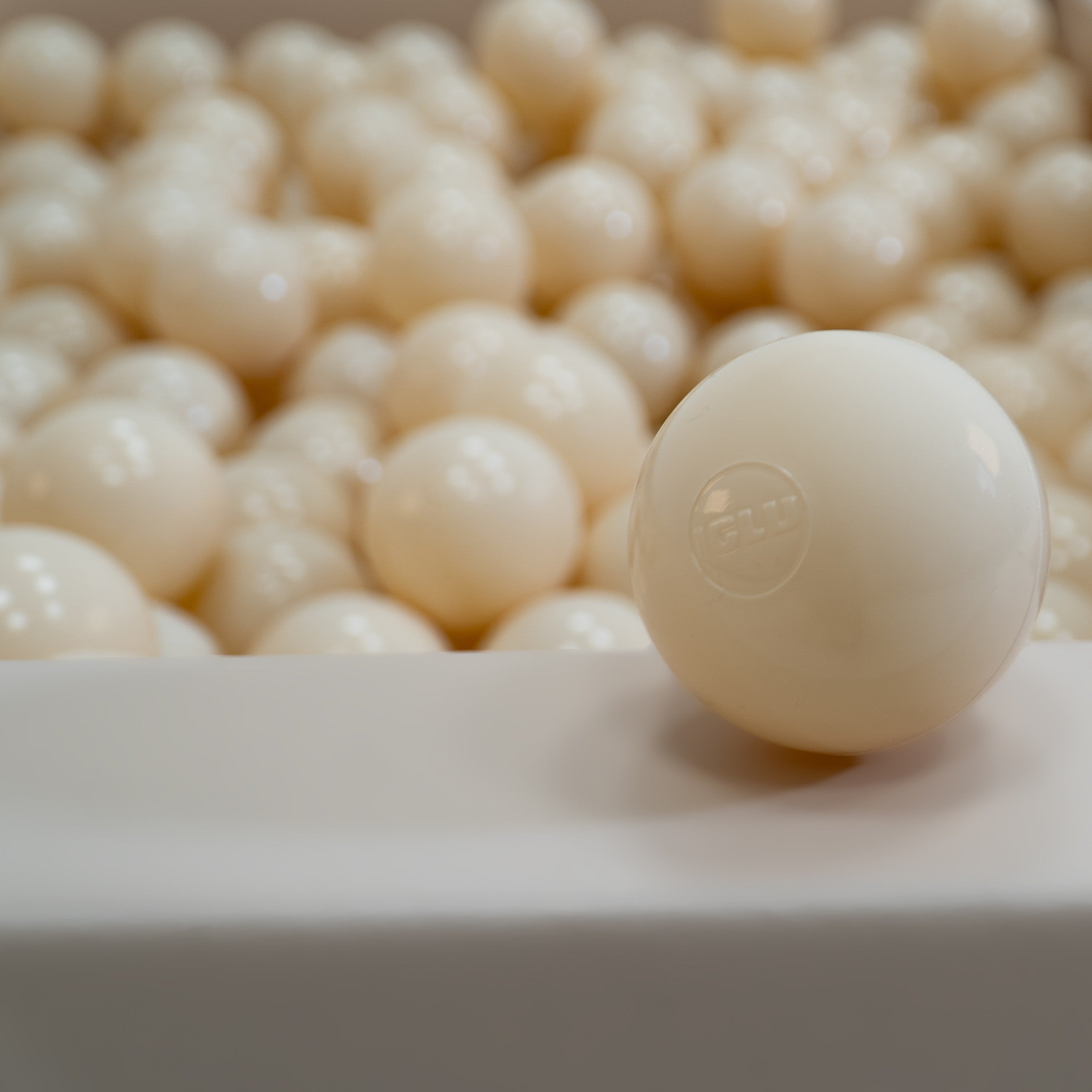 BALLENBAK-BAaLLEN-BEIGE-SPEEL-KLIM-SPEELGOED-03
