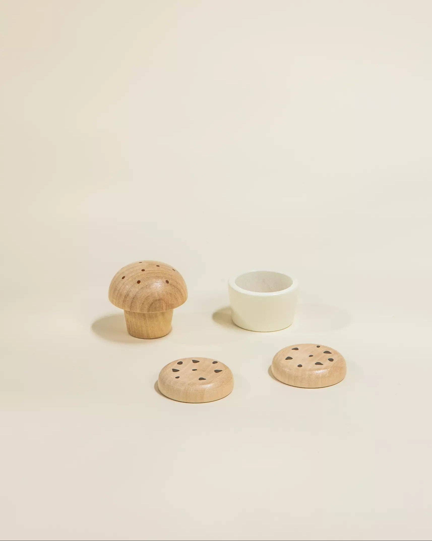 Wooden coffee shop with accessories - Playset