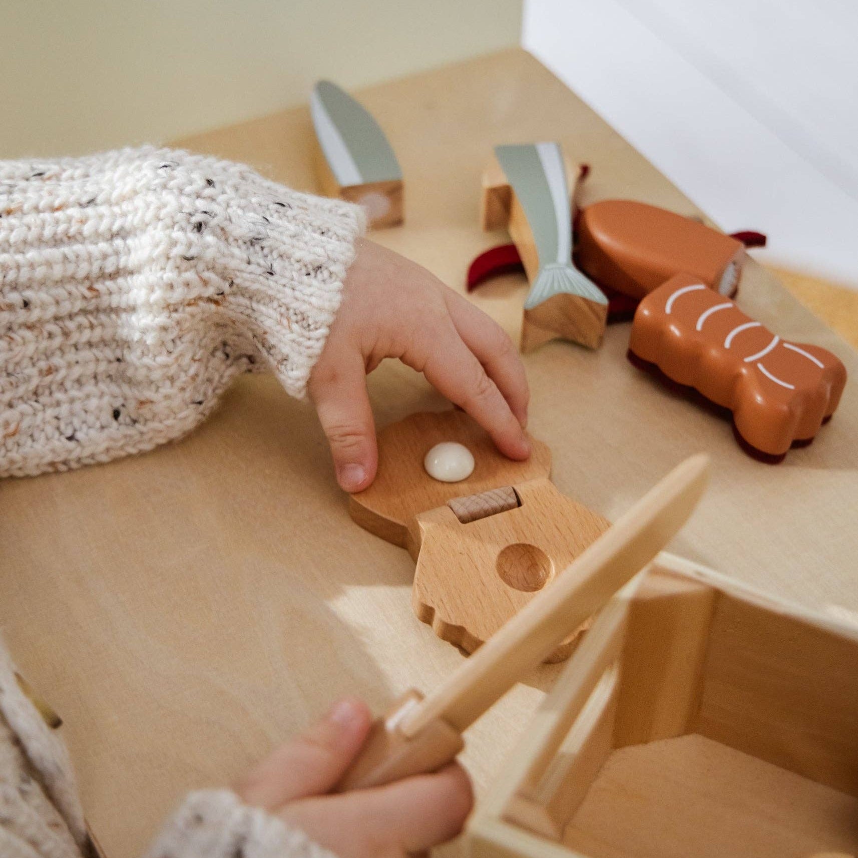 SPEELGOED-COCO-VILLAGE-SEAFOOD-MARKT-KRAAM-KEUKEN-KIDS-JONGEN-MEISJE-HOUTEN-DUURZAAM-CADEAU-GIFT-4