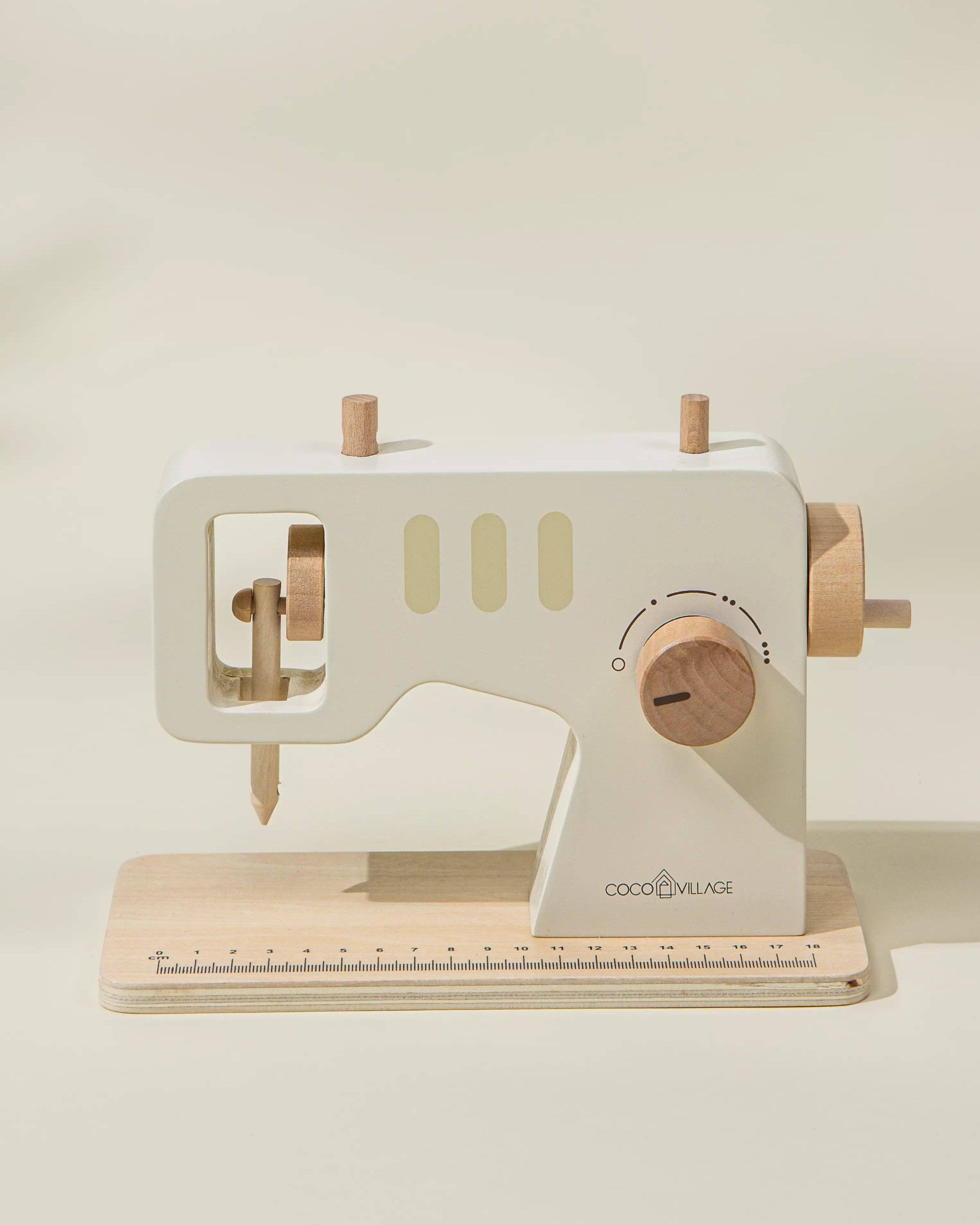 Wooden sewing machine with thread - Playset