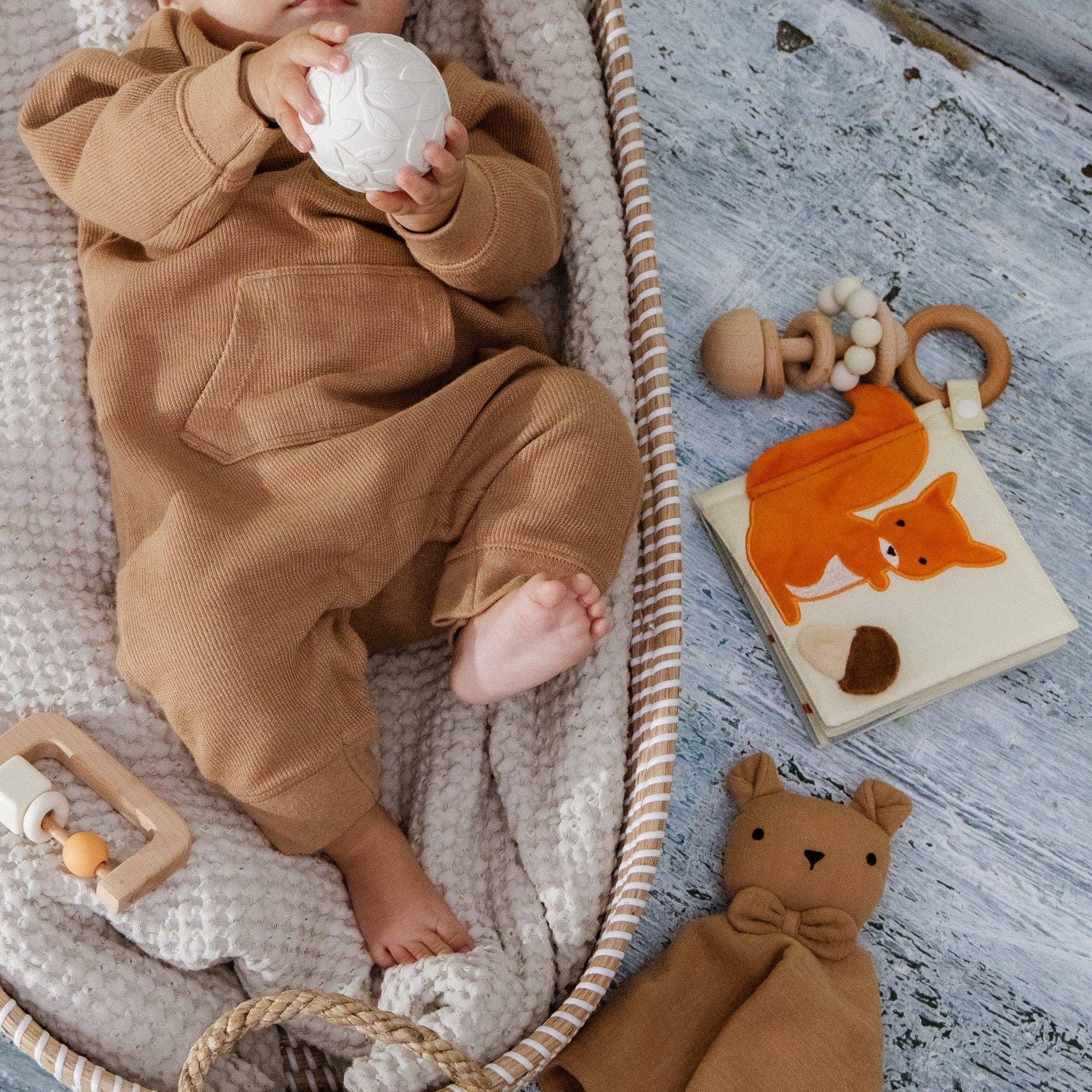 Baby First Toys Geschenkdoos | Met rammelaar, sensorisch boek en stapelspeelgoed