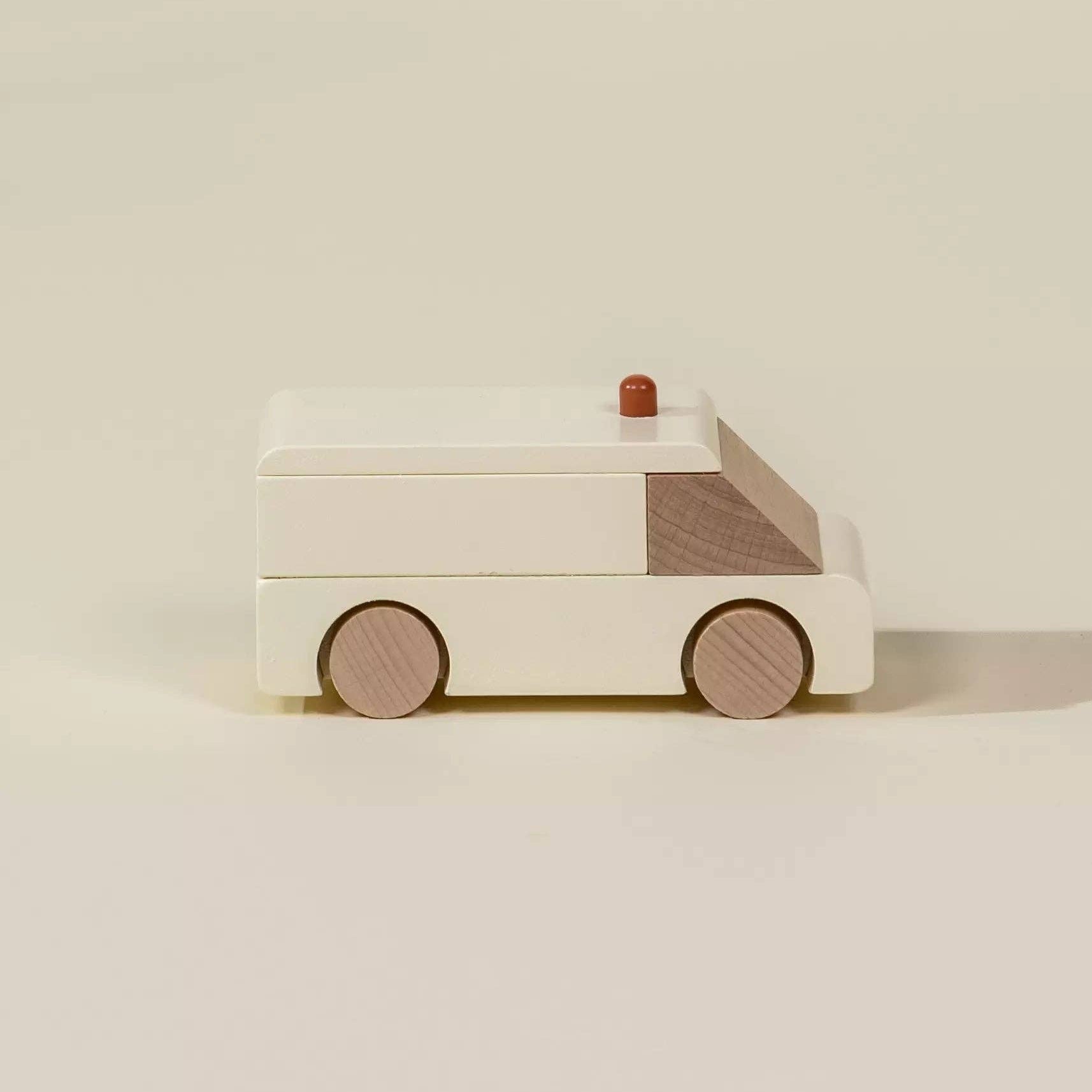 Houten Ambulance | Stevig houten stadsvoertuig