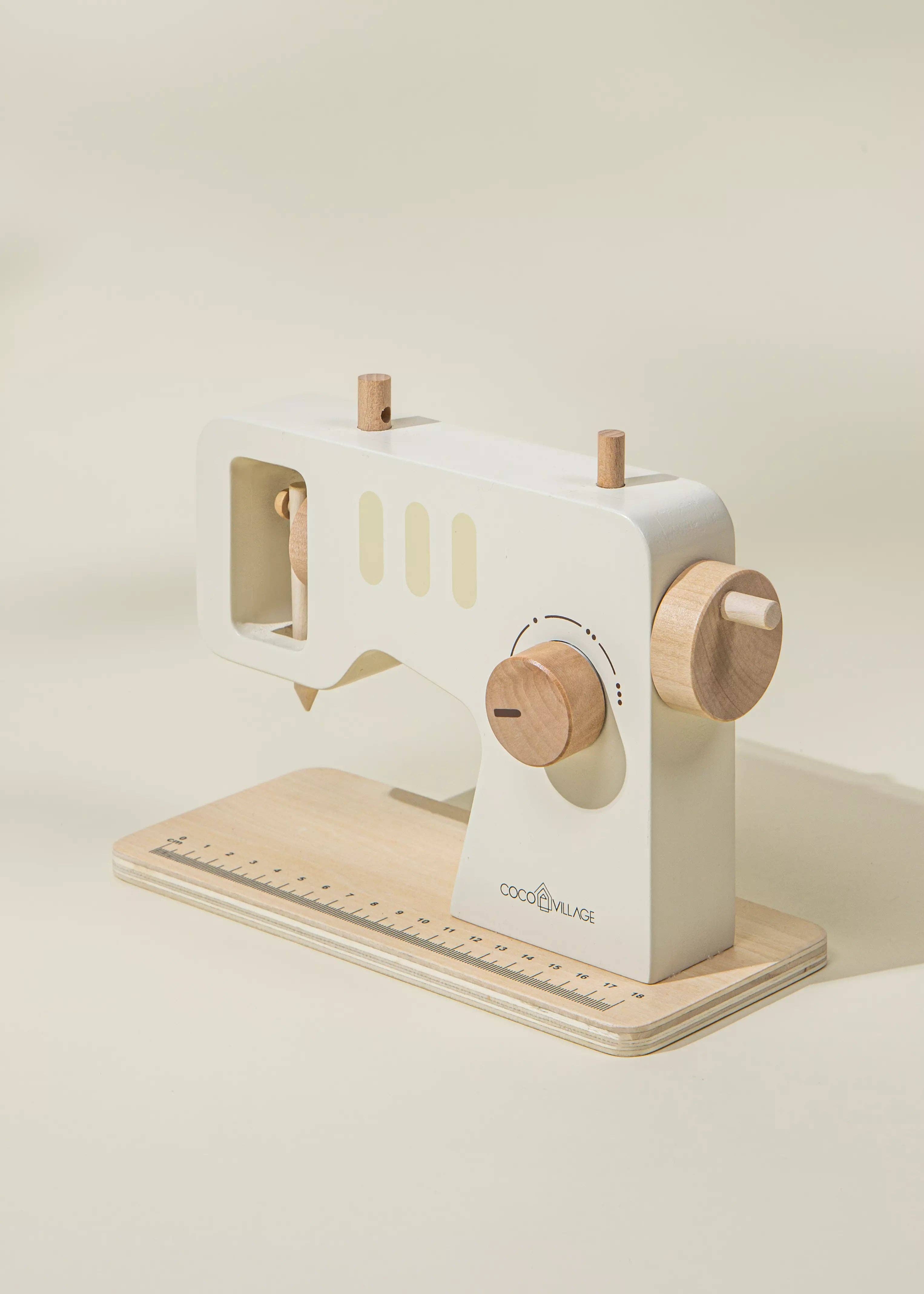 Wooden sewing machine with thread - Playset