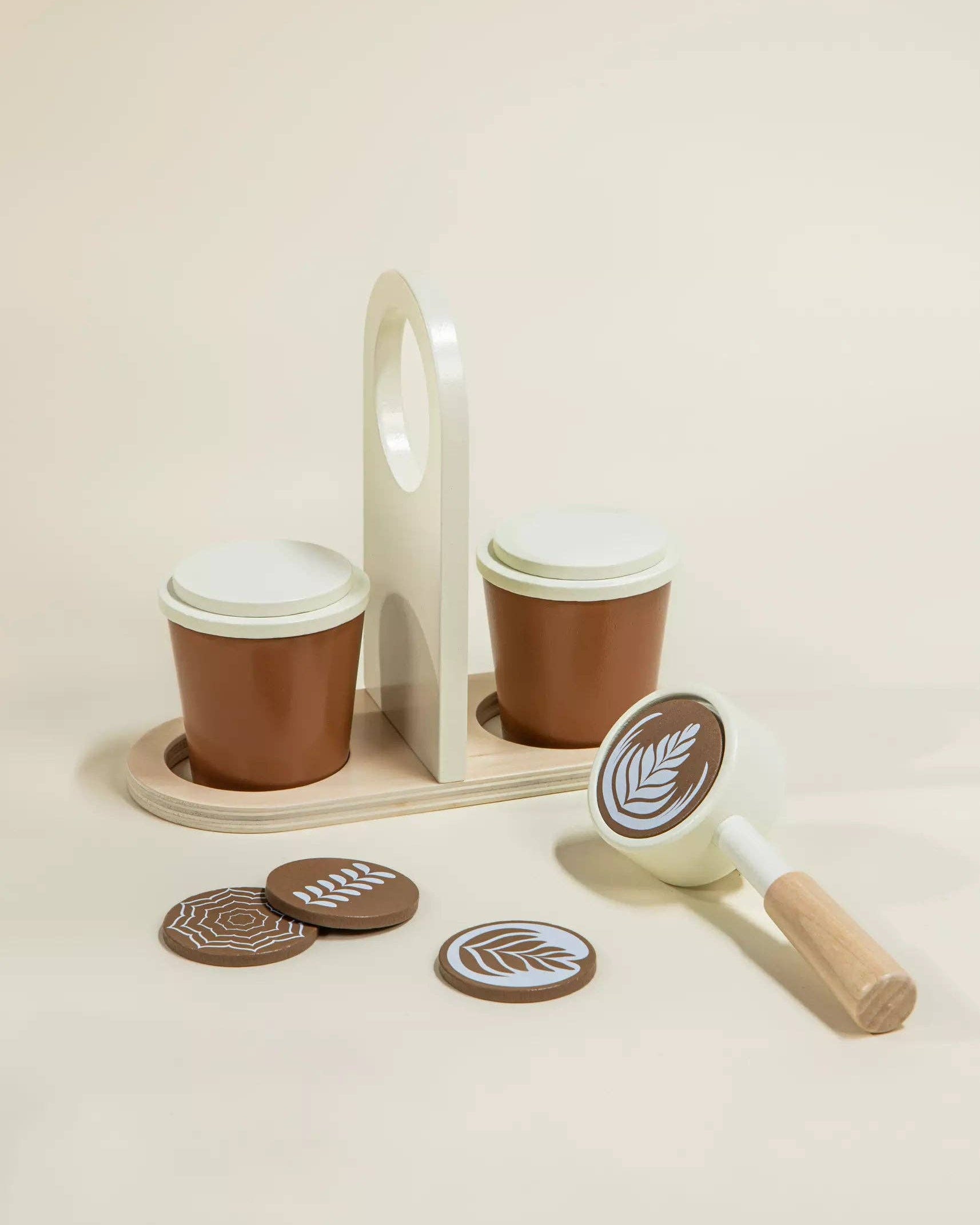 Wooden coffee shop with accessories - Playset