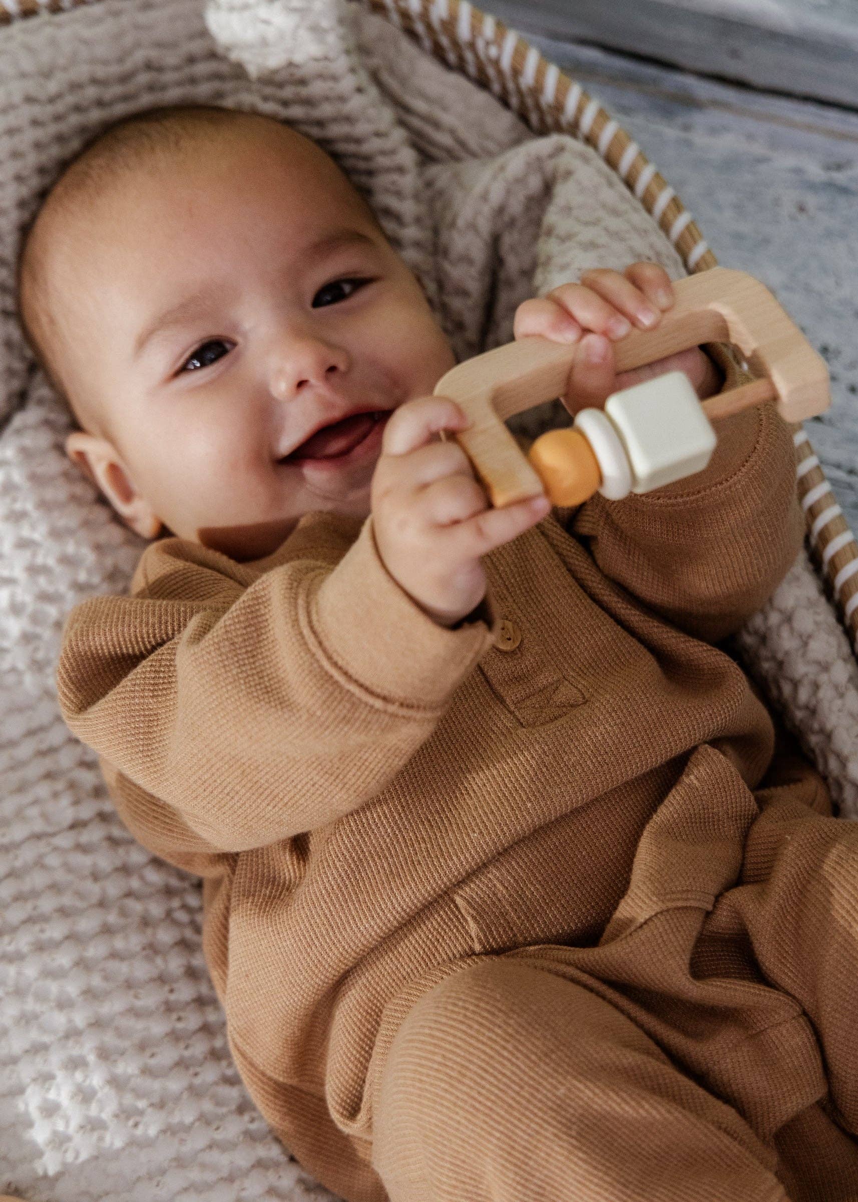 Baby First Toys Geschenkdoos | Met rammelaar, sensorisch boek en stapelspeelgoed