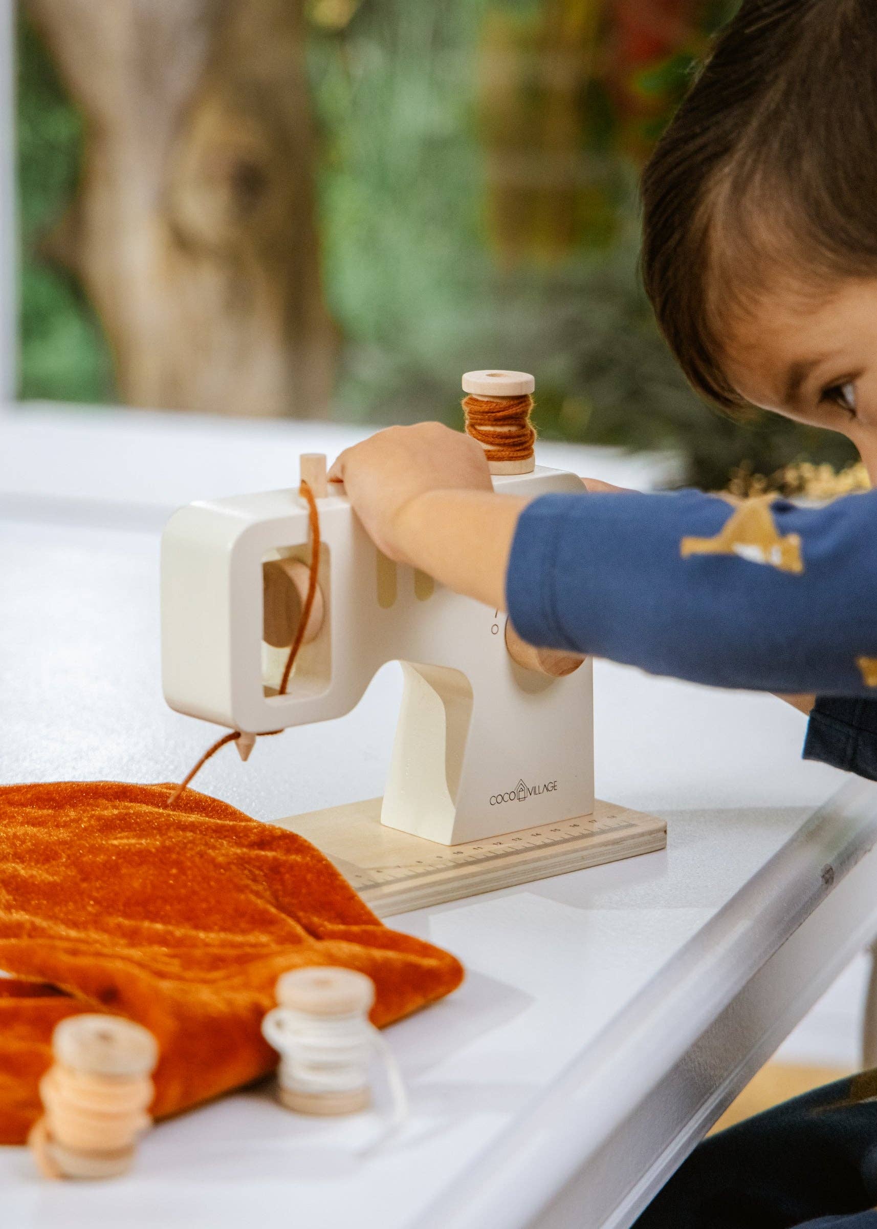 Wooden sewing machine with thread - Playset
