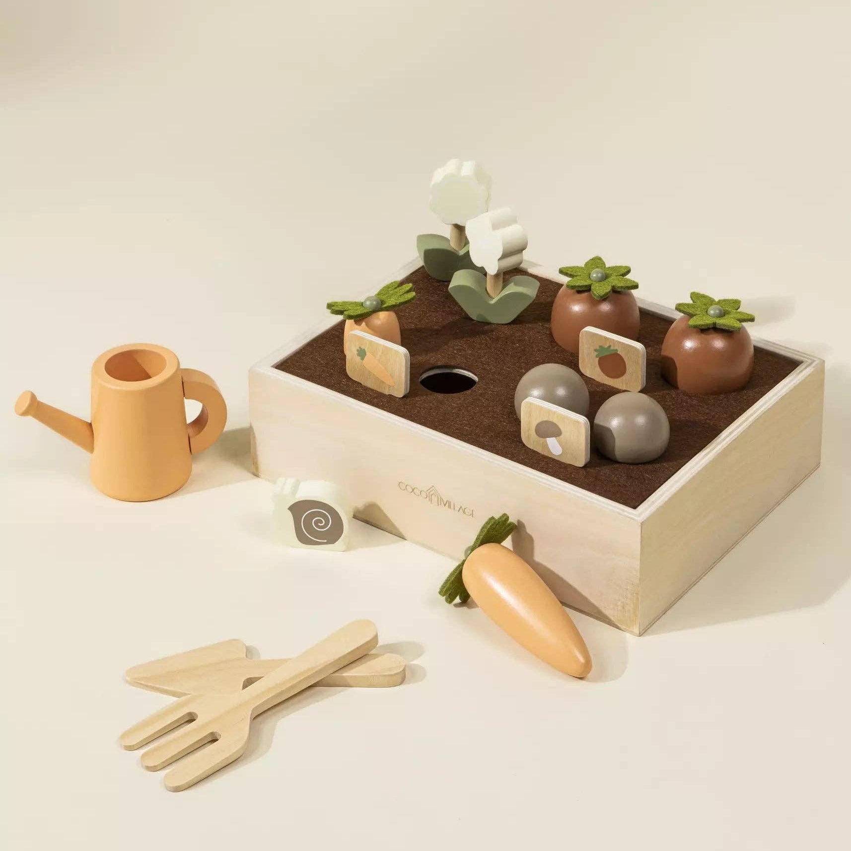 SPEELGOED-COCO-VILLAGE-TUIN-MOESTUIN-ROLLENSPEL-MARKT-KRAAM-KEUKEN-KIDS-JONGEN-MEISJE-HOUTEN-DUURZAAM-CADEAU-GIFT-1