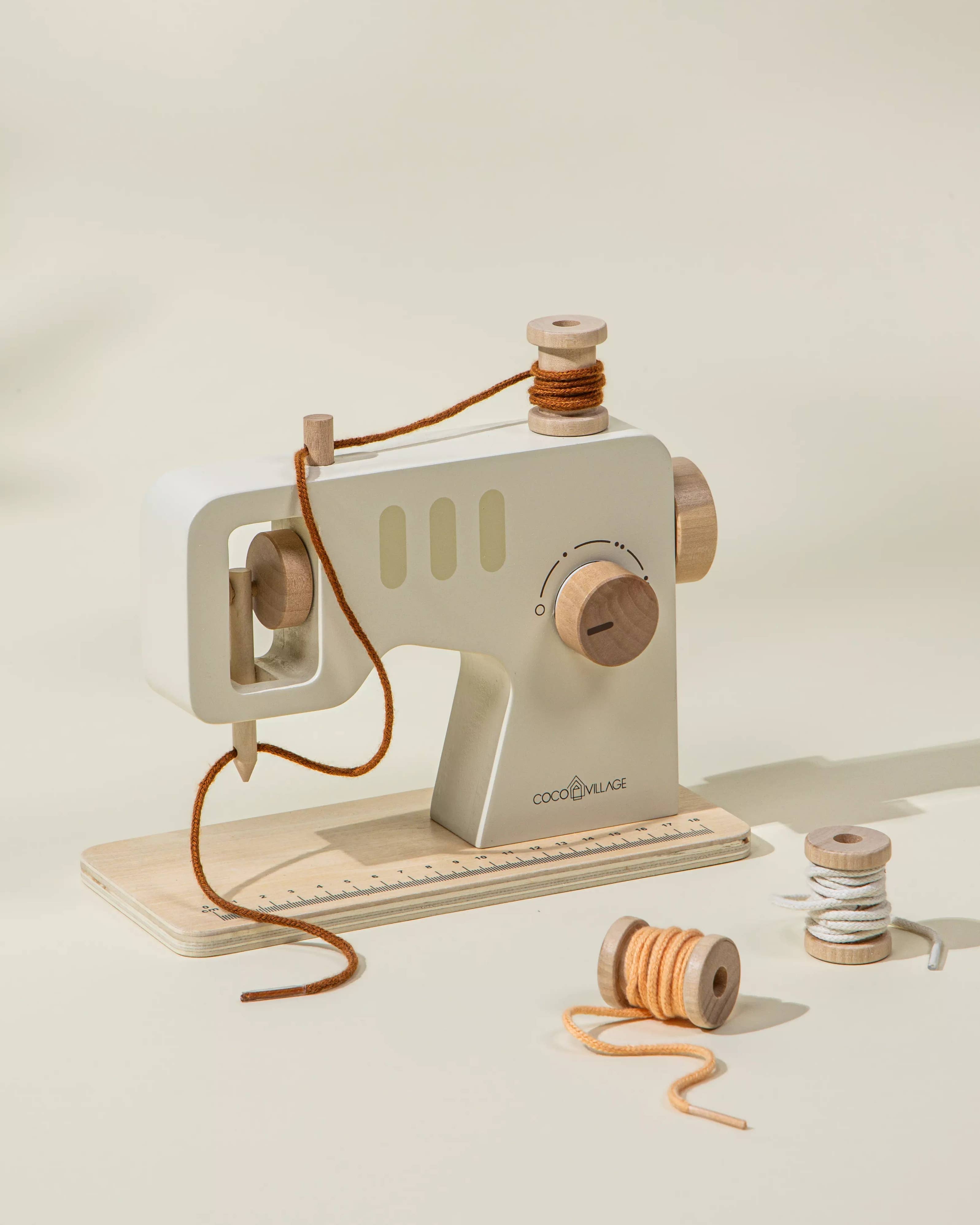 Wooden sewing machine with thread - Playset
