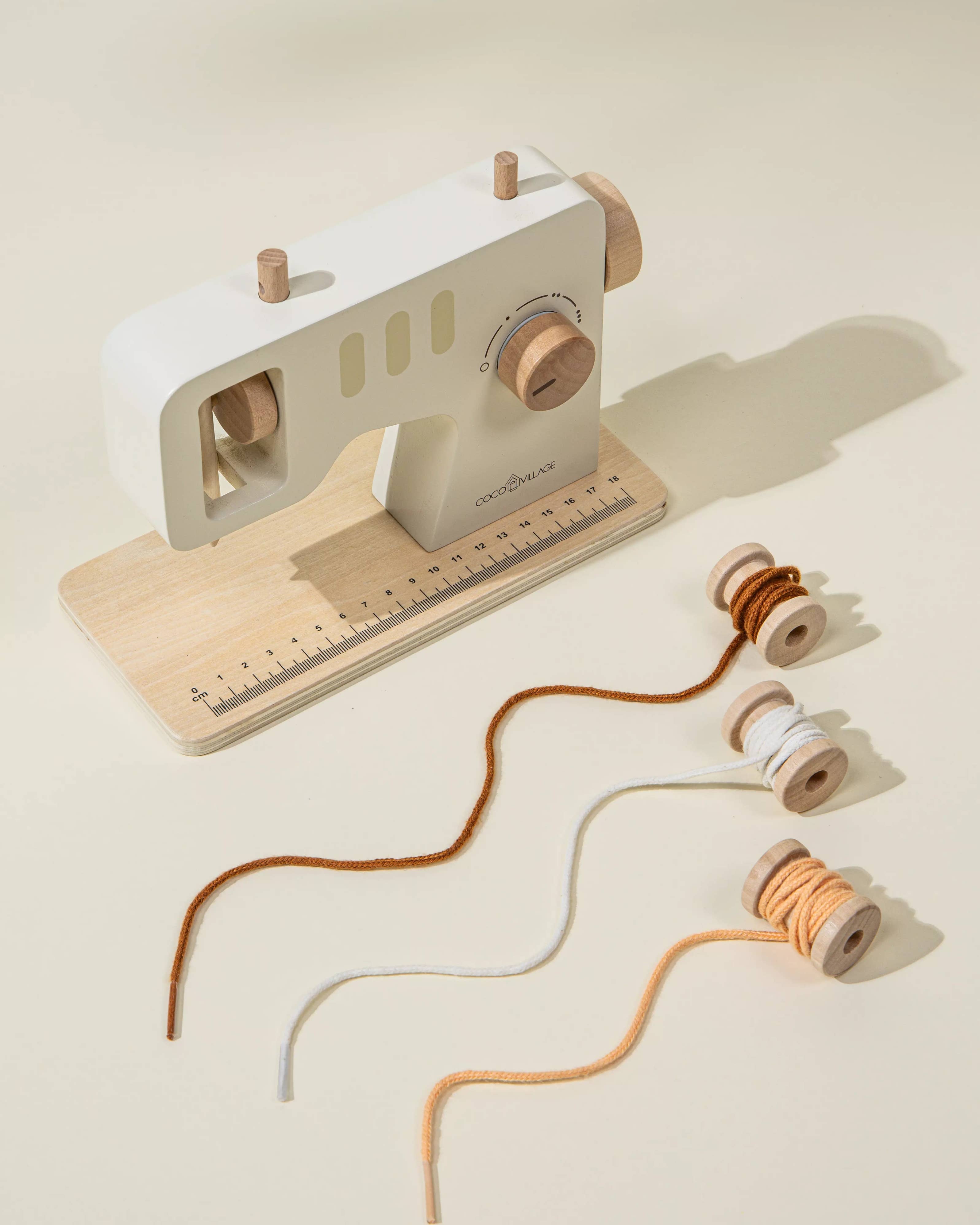 Wooden sewing machine with thread - Playset
